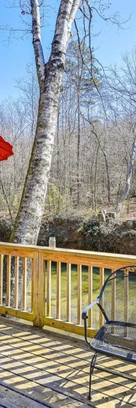 Cleveland Home with South Saluda Fishing Access，位于Cleveland的酒店