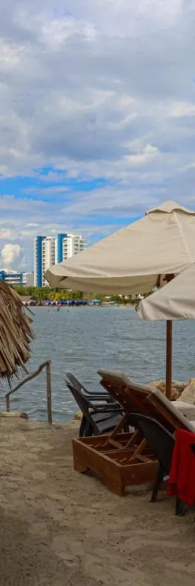 Hotel Costa Mar Coveñas，位于科韦尼亚斯的酒店