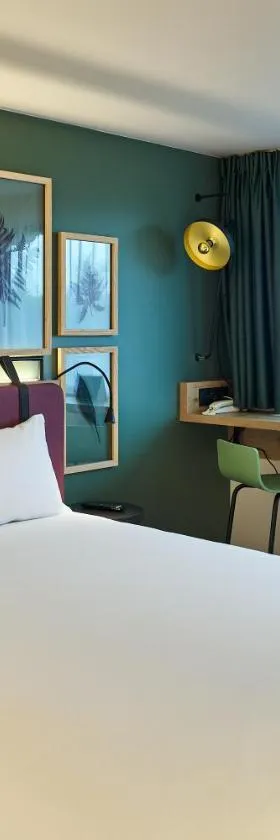 Campanile Villennes-Sur-Seine - Poissy - Hôtel rénové en 2024，位于维尔尼斯苏泽的酒店