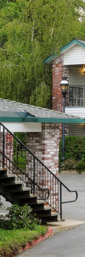 Grass Valley Courtyard Suites，位于草谷的酒店