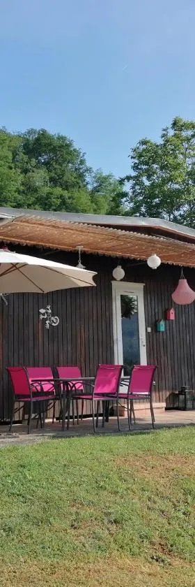 Chalet Fuchsia à Argentat，位于阿让塔的酒店