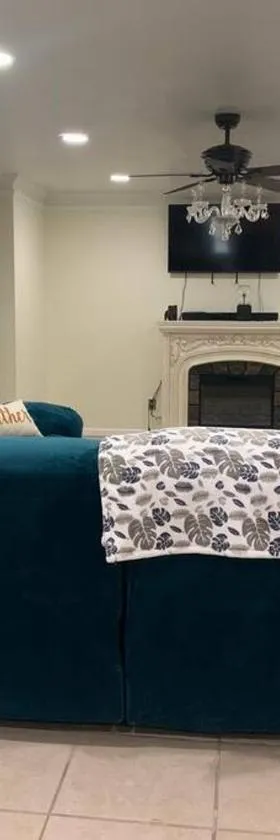Entire Apartment Suite family singles Couples Nurses dinners business meetings，位于利索尼亚的酒店