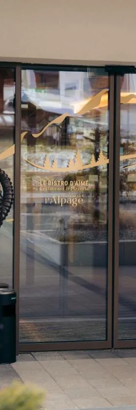 Boutique hôtel Corbetta - SPA 60m2 - La montagne à 5 minutes de l'autoroute A12 aux Paccots sur Montreux - NOUVEAU Loft familial - Profitez du Lac Léman et des montagnes en même temps，位于Les Paccots的酒店