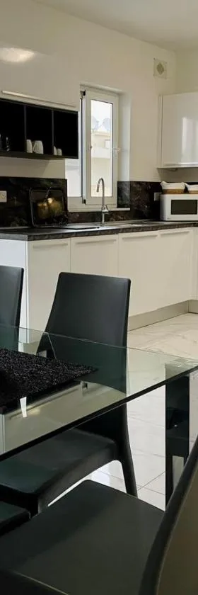 Modern Cozy & Spacious Apartments in Malta - Perfect Stay Near Saint Julians，位于Is-Swieqi的酒店
