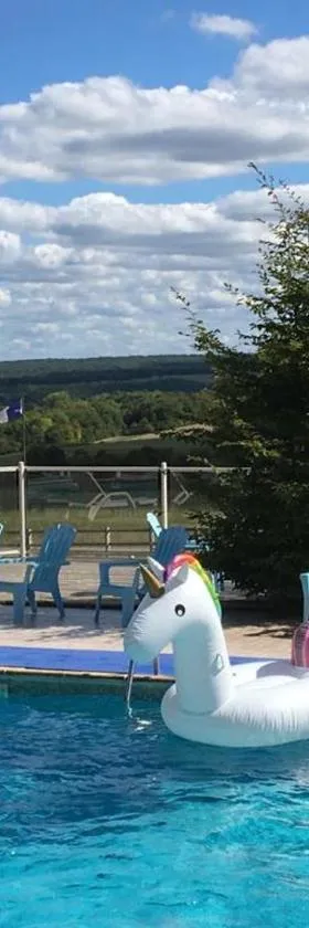 Camping USHUAÏA Villages Au Bois Joli，位于Andryes的酒店