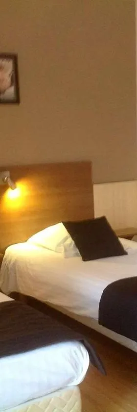 Brit Hotel Magdalena，位于瓦雷讷沃泽勒的酒店