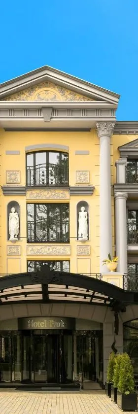 A Hoteli - Hotel Park，位于弗尔尼亚奇卡矿泉镇的酒店