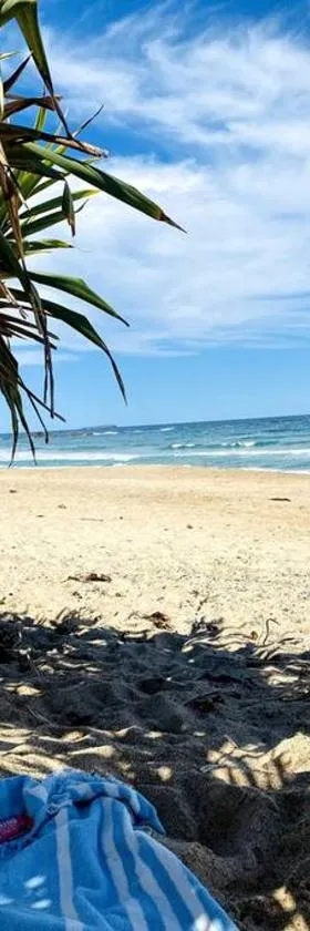 Casa Tropicana in Aqua Luna Resort - 1 BedRoom Ocean Views Surfs up!，位于蓝宝石海滩的酒店