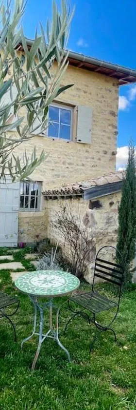 Domaine Clos Carron Gîte 2 personnes L'Olivier，位于圣阿姆贝尔维尤的酒店