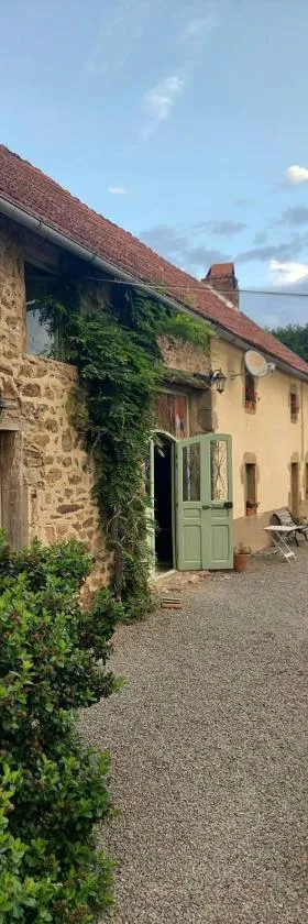 Le Relais des Eléphants Colorés，位于Virlet的酒店