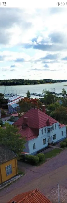 Vanha Kanttorila ,Huone B pohjakerroksessa，位于罗威萨的酒店
