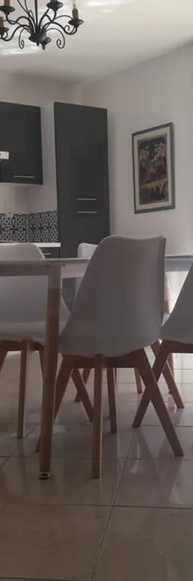 Maison dans une propriété avec une cour，位于Corneilhan的酒店