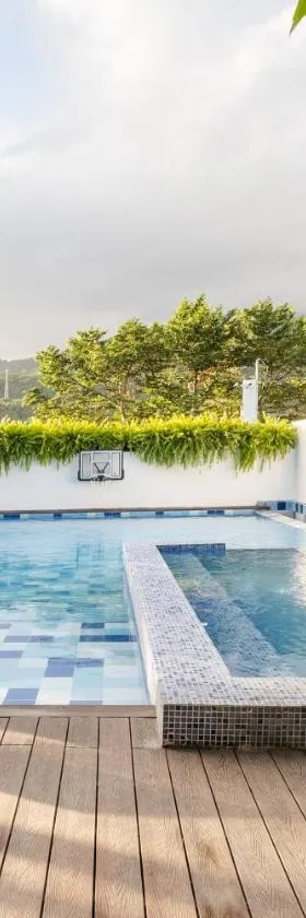 Tirta Spring Villa with Hotspring Pool，位于洛斯巴尼奥斯的酒店