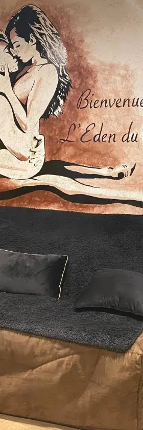 Love-room l'eden du Désir，位于Vecqueville的酒店