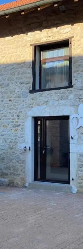 Maison neuve tout confort, deux chambres，位于圣马丁迪蒙的酒店