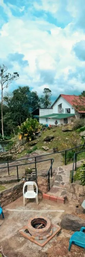 Villa tata Granja autosostenible，位于萨赛马的酒店
