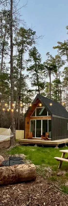 Stay in Babia - Luxury Cabins - Sam Houston National Forest，位于蒙哥马利的酒店