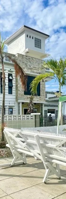 REEF HOUSE BACNOTAN White sand beach front with Private Swimming pool，位于Bacnotan的酒店
