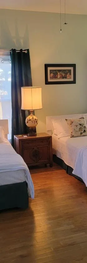 Josephine's Bed & Breakfast，位于Titusville的酒店