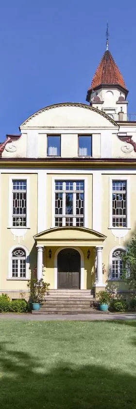 Pałac Nieznanice Zabytek Gościnny ze SPA，位于Nieznanice的酒店