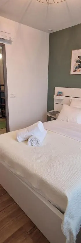 Maison d'hôtes avec 3 appartements et un studio，位于维里沙蒂隆的酒店