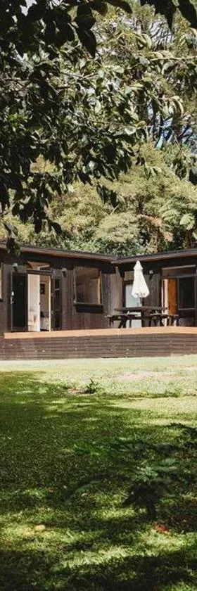 Beautiful Rural Retreat and Sapphire Springs Thermal Mineral Pools，位于Tahawai的酒店