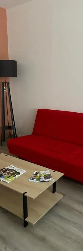 Charmant appartement en rez-de chaussée，位于Saint-Marcel的酒店