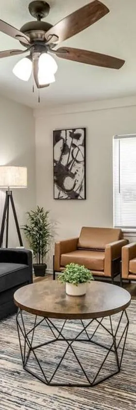 Stylish & Serene Modern Retreat，位于巴特尔斯维尔的酒店