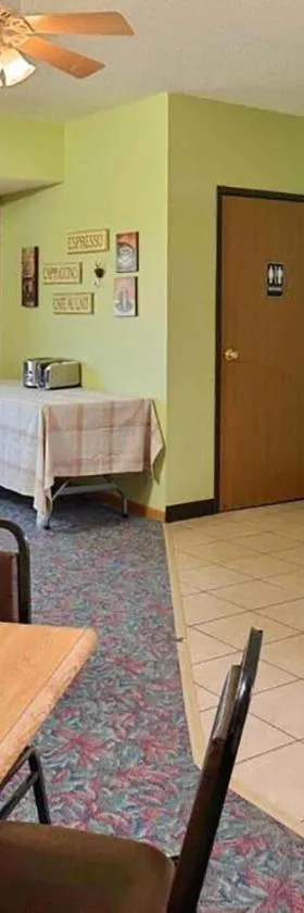 Sauk River Inn & Suites, a Travelodge by Wyndham，位于Sauk Centre的酒店