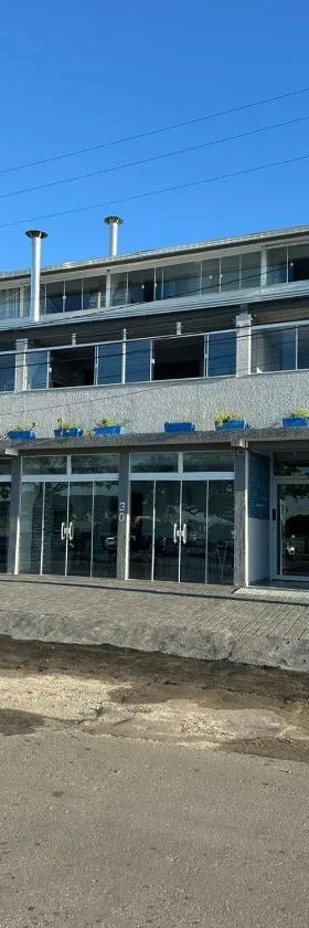 Flamingo Pé na Areia Economico，位于马蒂尼奥斯的酒店