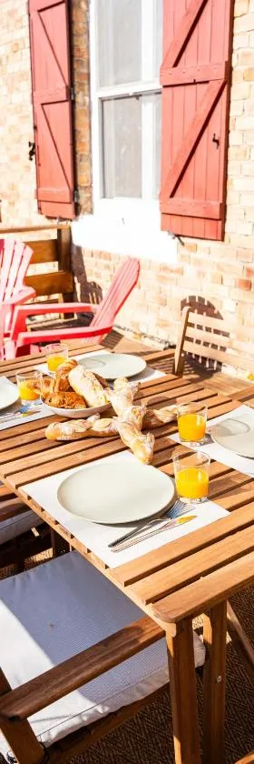 Grand appartement Familiale - Camargue，位于萨林德吉罗的酒店
