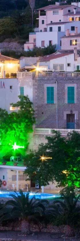 Hostal Sa Baronia，位于班亚布法的酒店