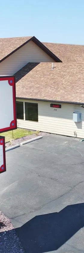 Red Bear Inn，位于恩尼斯的酒店
