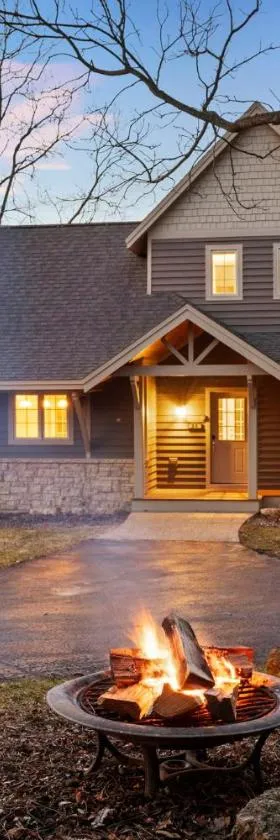 The Lodge, 'North Woods' style, boutique Galena Getaway!，位于加利纳的酒店