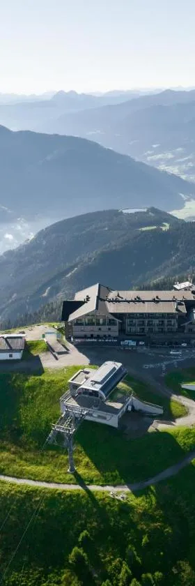 Berghotel Schmittenhöhe - 2000m，位于滨湖采尔的酒店