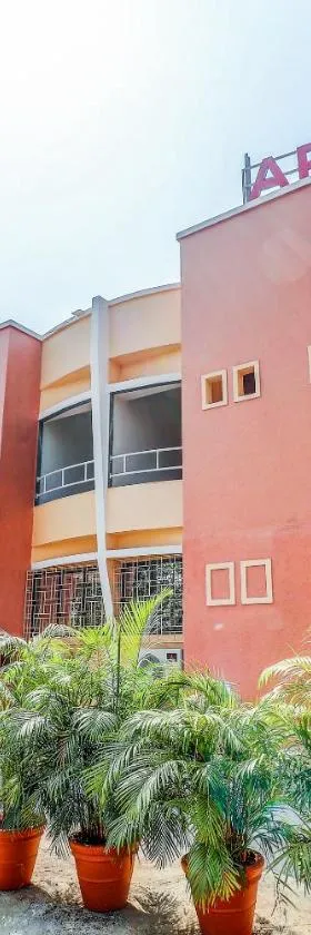 Hotel Apratim Lodging & Boarding，位于Ambernath的酒店