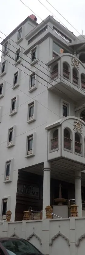 Hotel Raj Palace，位于艾哈迈德讷格尔的酒店