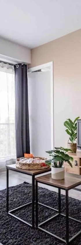 Appartement avec parking et terrasse Métro 7 et Paris，位于维勒瑞夫的酒店