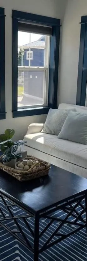 Modern Cottage in the Heart of Charlevoix，位于沙勒瓦的酒店