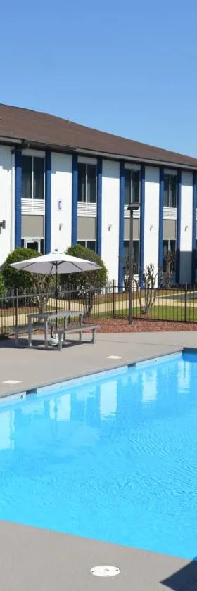 Americas Best Value Inn & Suites-Foley，位于弗利的酒店