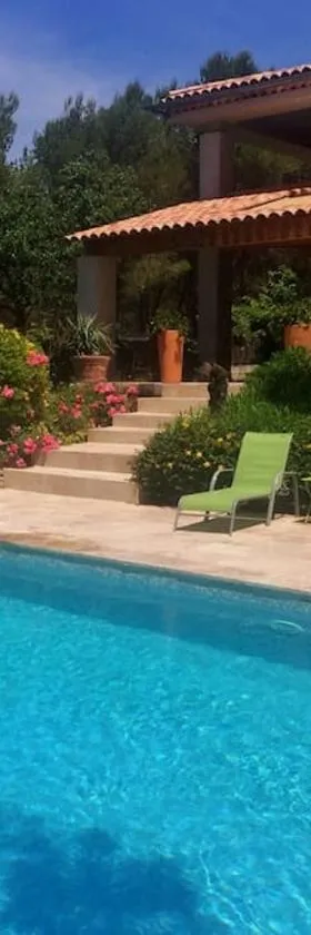 appartement T3 dans propriété de 5000m2 avec piscine，位于沃内勒的酒店