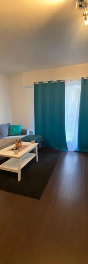 Charmant studio, 10 minutes d’Orly / 20 minutes de Paris，位于Wissous的酒店