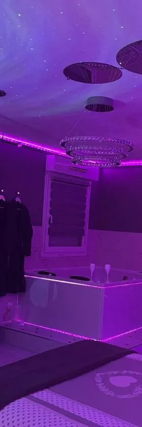 « Le Boudoir d’Elodie » le Spa Romantique，位于圣莱奥纳尔的酒店