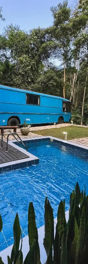 Hospedagem no Ônibus Azul - Domingos Martins a 7km do centro，位于多明戈斯马丁斯的酒店