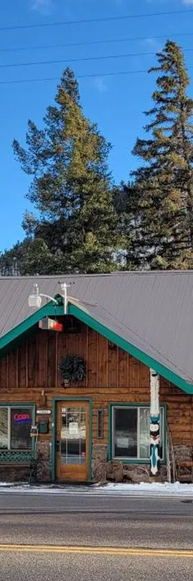 Chinook Cabins & RV Park，位于南福克的酒店