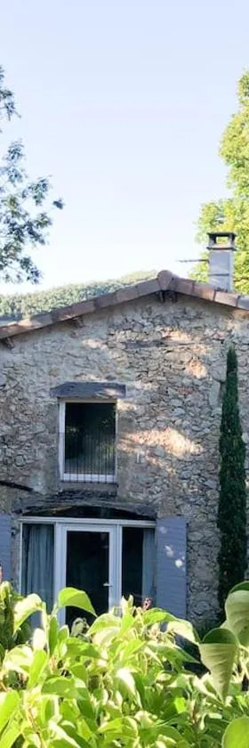 Charmante Bergerie en Drôme à 500m d'altitude，位于Combovin的酒店