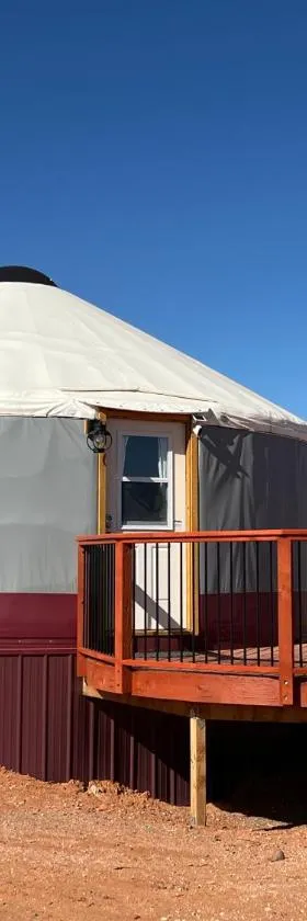 The Lotus Yurt at Nomad Yurts, Lake Powell，位于比格沃特的酒店