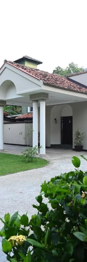 Serene Manor，位于巴塔拉穆拉的酒店