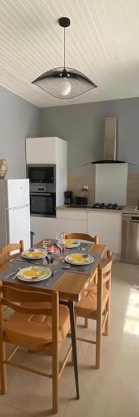 Charmant logement avec 2 véranda，位于滨海勒维维耶的酒店