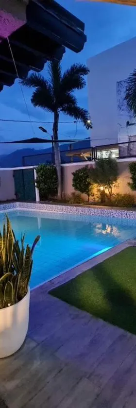 Palazzo 1 HotSpring,3Bedrooms 35to40pax, Pansol Calamba，位于潘索尔的酒店